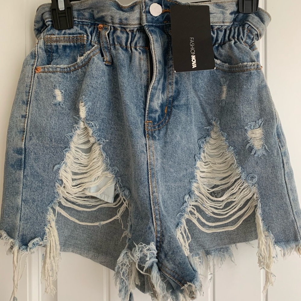 Fashion Nova bite the bate denim shorts